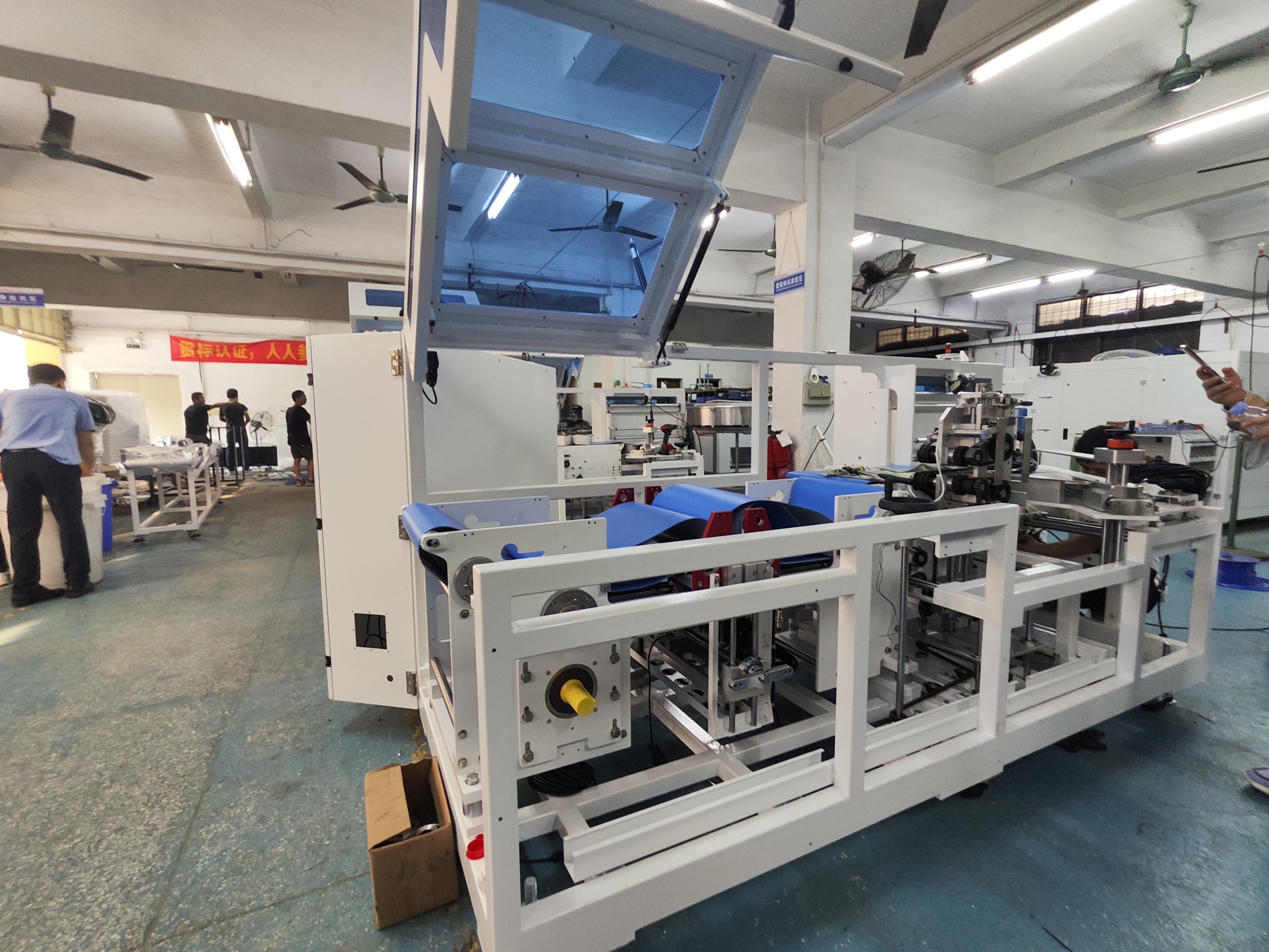 Máquina multifuncional para envolver y envolver envases de película termorretráctil para artículos deportivos Máquina envolvedora de paquetes de embalaje retráctil de película de manga POF