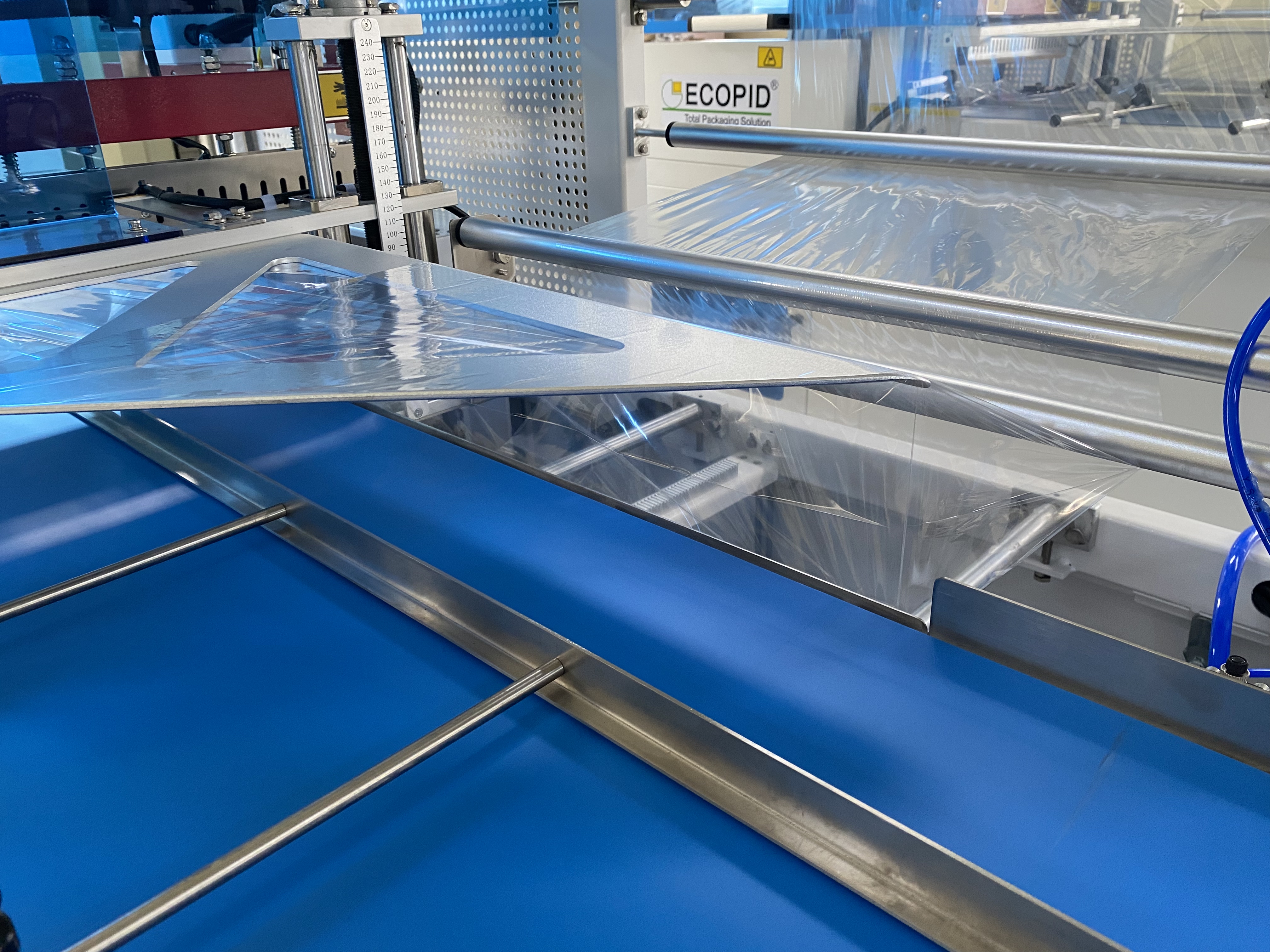 Máquina empacadora termorretráctil de alta velocidad L726 completamente automática con túnel de envoltura retráctil para embalaje de botellas