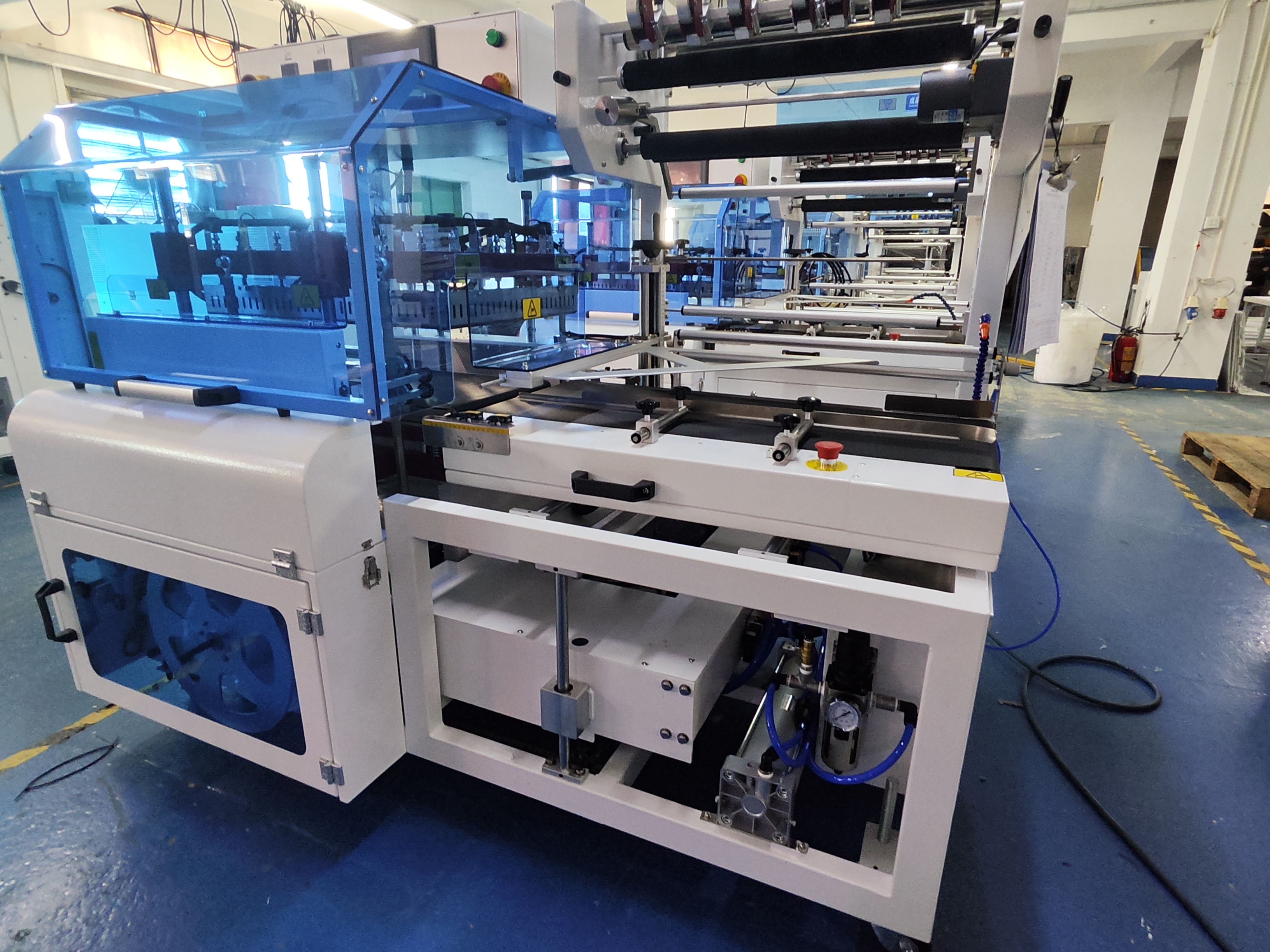 M&aacute;quina autom&aacute;tica de embalaje retr&aacute;ctil