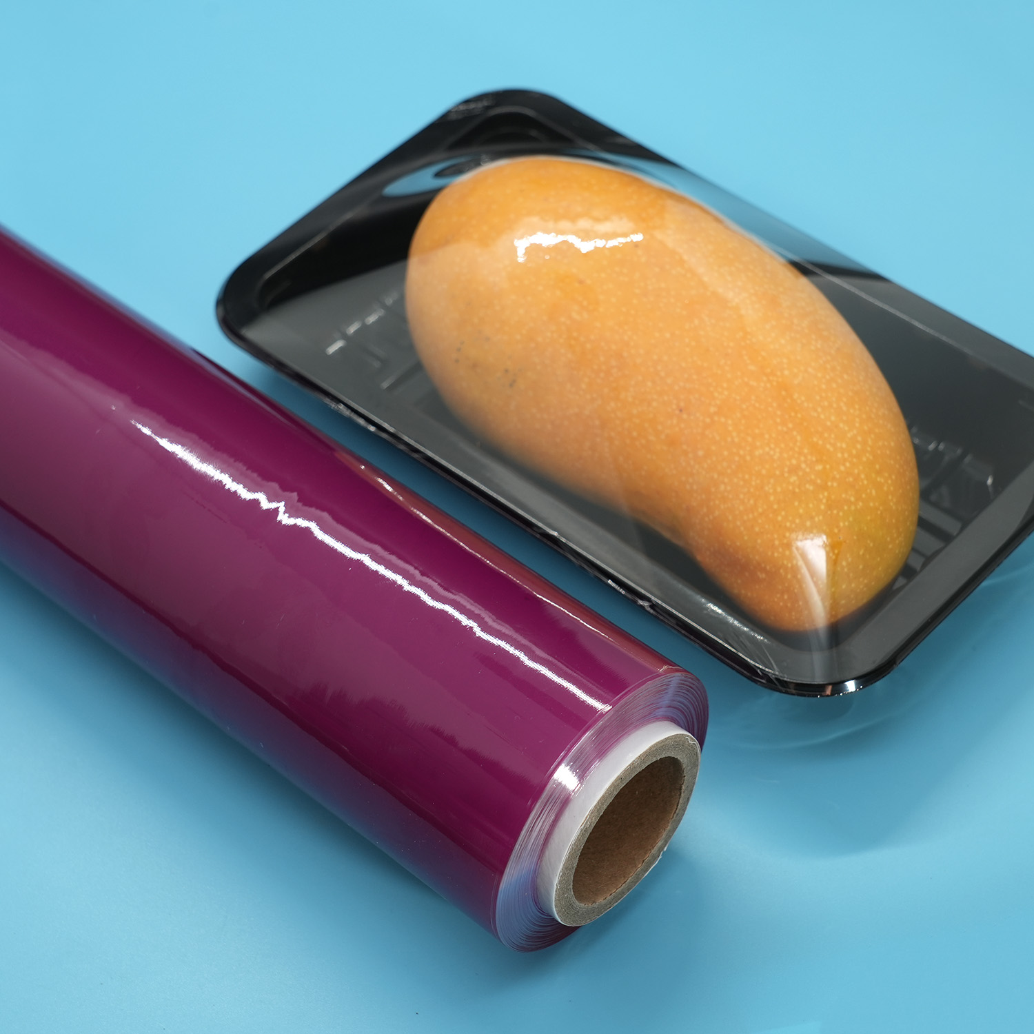 Rollo enorme antivaho de la película adhesiva de la película estirable de la comida del PVC del color púrpura suave para el acondicionamiento de los alimentos